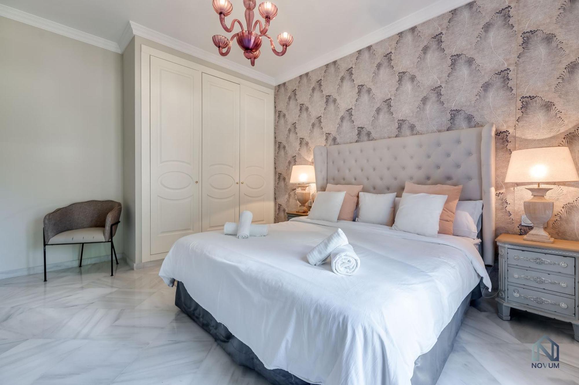 Spacious 6 Bdrm - Golf Lover's Paradise Lägenhet Marbella