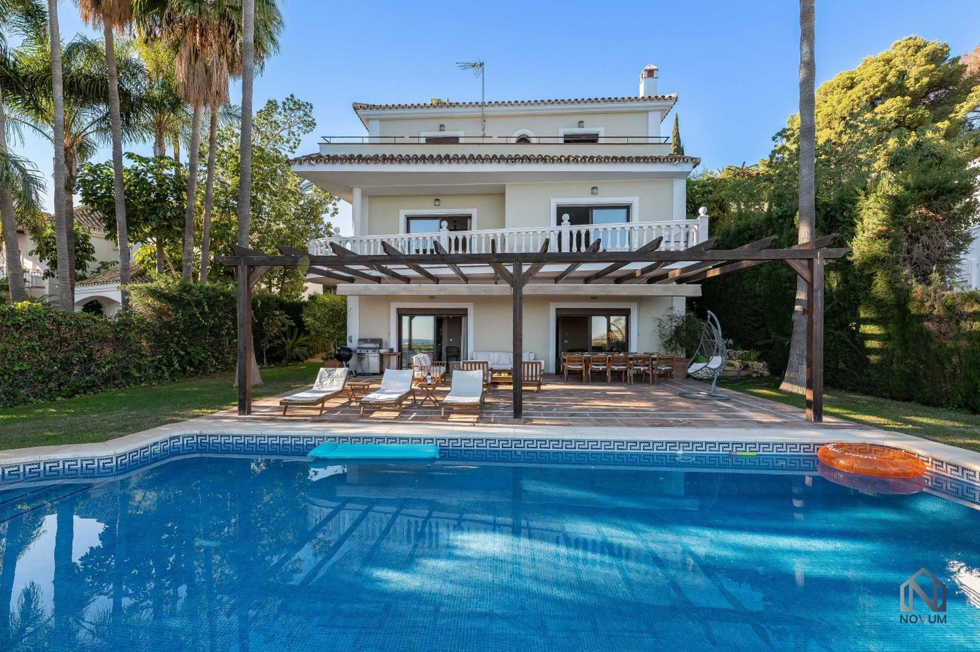 Spacious 6 Bdrm - Golf Lover's Paradise Lägenhet *