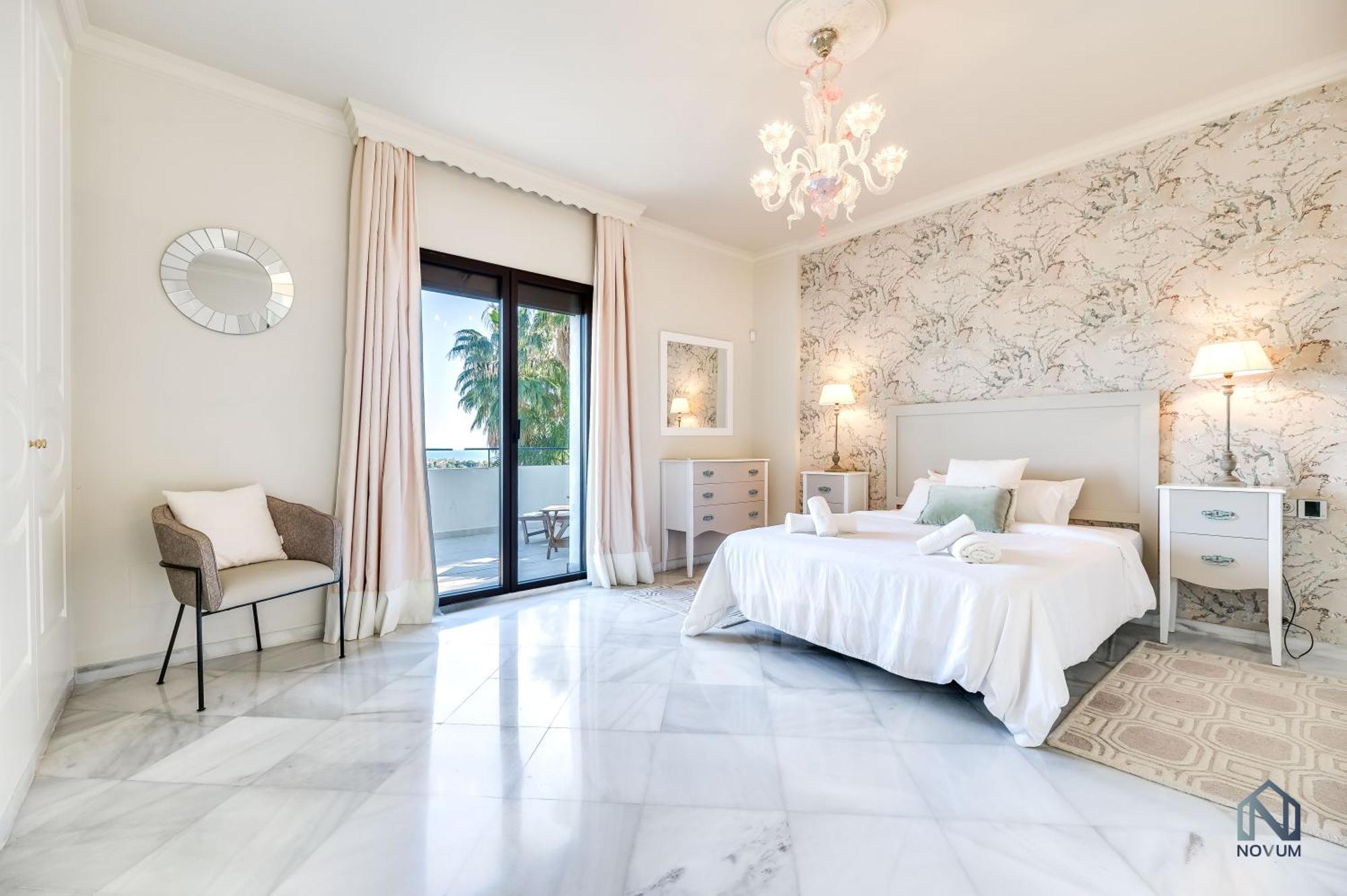 Spacious 6 Bdrm - Golf Lover's Paradise Lägenhet