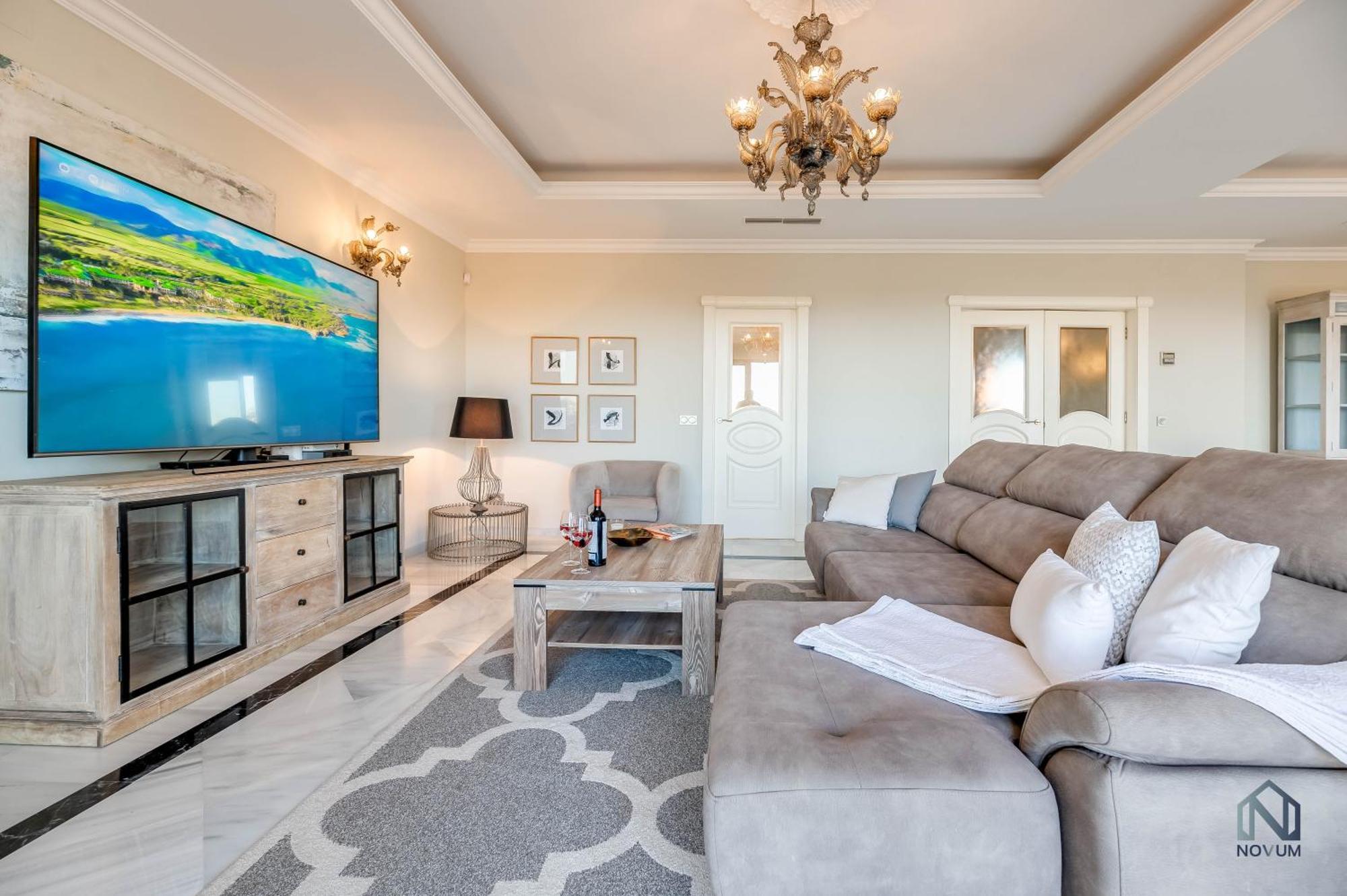 Lägenhet Spacious 6 Bdrm - Golf Lover's Paradise Marbella